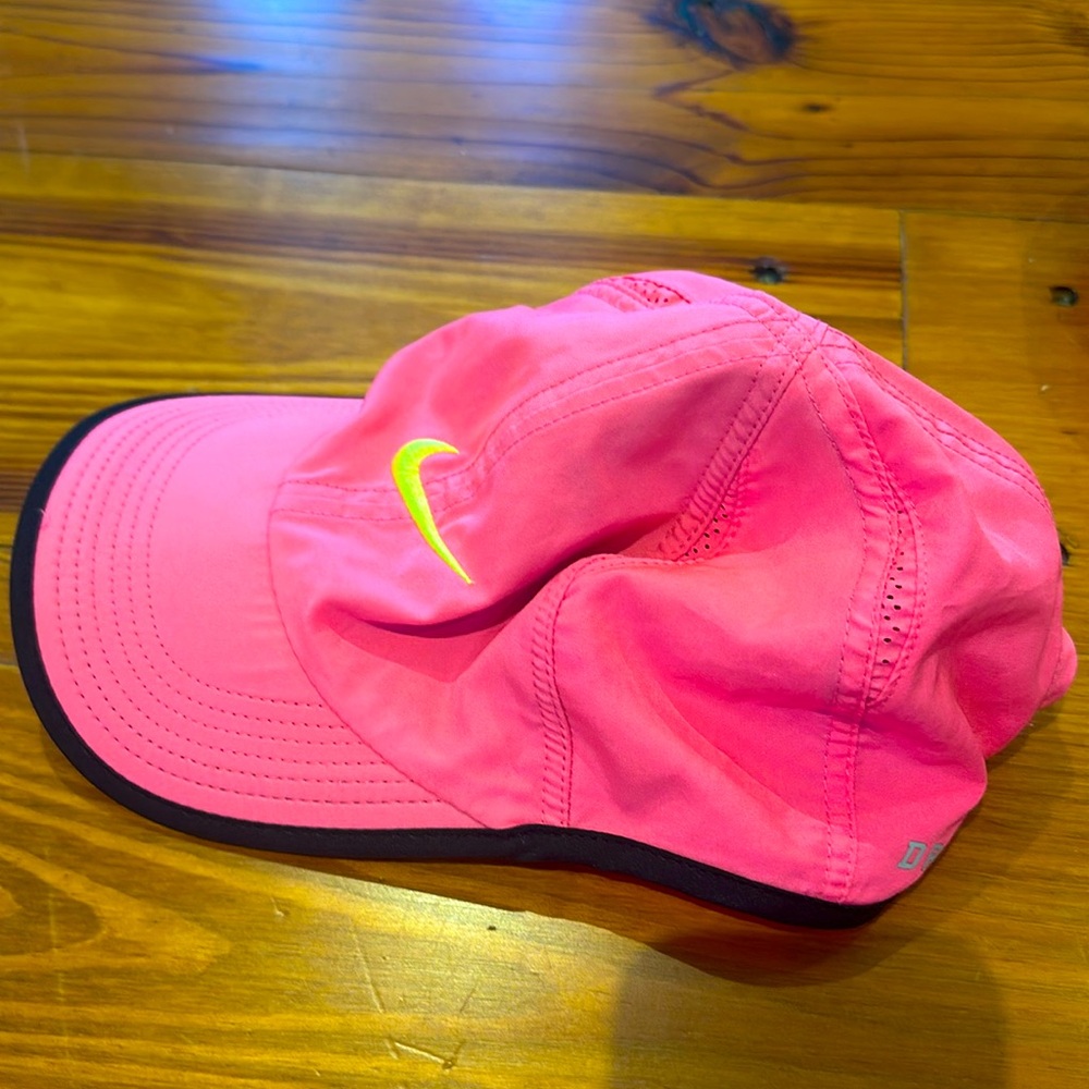Nike Team Feather Light Cap Hot Pink, Orange, Purple/Yellow, Lt Orange Visor